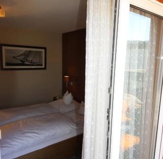 Donaueschingen Hotel | Hotel Waldblick BSR Garten mit Pavillons im Schwarzwald, ideal für Paare, Familien, Hunde