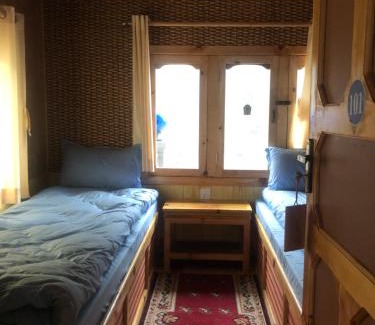 Namche Bazaar Casa | Hotel waterfall,Benkar