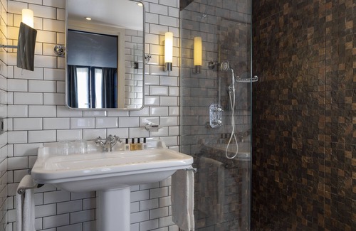 Saint-Vincent-de-Paul Hotel | Hotel Whistler