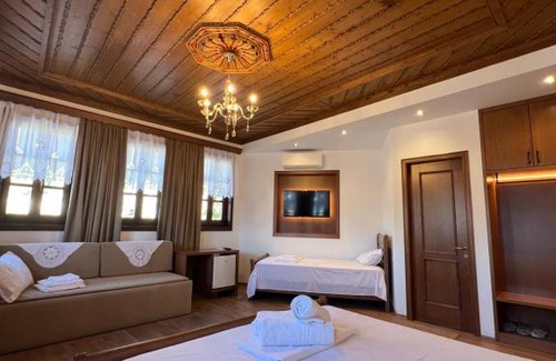 Gjirokaster Casa | Hotel with Castle View