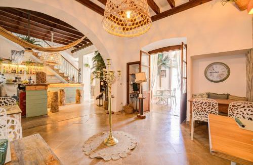 Petra Casa | Hotelet Can Oms Picasso by Rentallorca