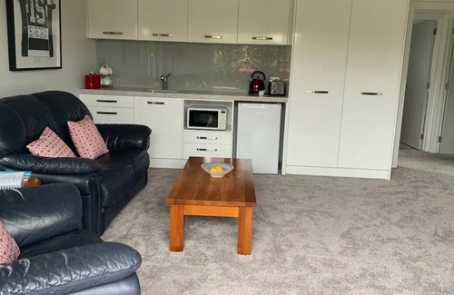 Westshore Casa | “HotelSuse” 2 minute walk to Westshore beach.