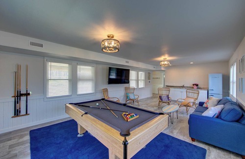 Wind Over Waves Casa | Hotter Otter-6 beds-private pool/hot tub-stunning sunsets-kid/pet friendly!