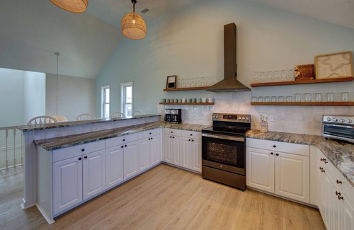 Wind Over Waves Casa | Hotter Otter-6 beds-private pool/hot tub-stunning sunsets-kid/pet friendly!