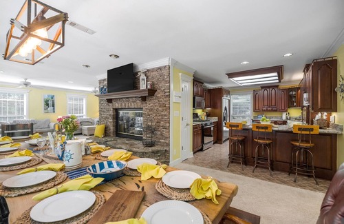 Smithville Casa | HotTUB 5 KINGs Sauna Kayaks Arcade Sleeps 17 Lake+Beach Area