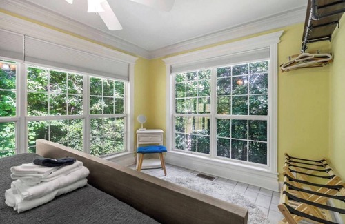 Smithville Casa | HotTUB 5 KINGs Sauna Kayaks Arcade Sleeps 17 Lake+Beach Area