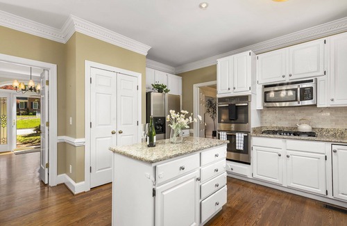 Greensboro Casa | Greensboro Manor / HotTub / FirePit / Basketball Court / 15Min To Sedgefield CC