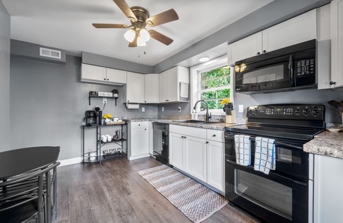 Linden Casa | 🔥 Hottub + 🐕 friendly + 🏔️ view + Skyline Dr + Wineries