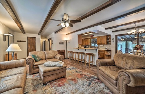 Houghton Lake Cabaña | Houghton Lake Cottage Escape w/ Patio!