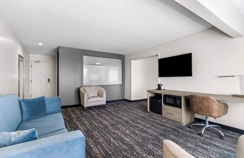 Bakersfield Hotel | Hourglass Hotel, Ascend Hotel Collection