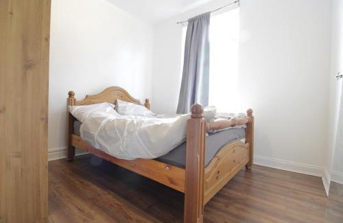 Luton Casa | House 10 mins walking distance to Railway station