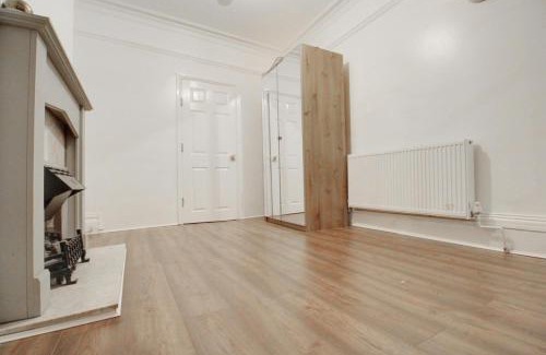 Luton Casa | House 10 mins walking distance to Railway station