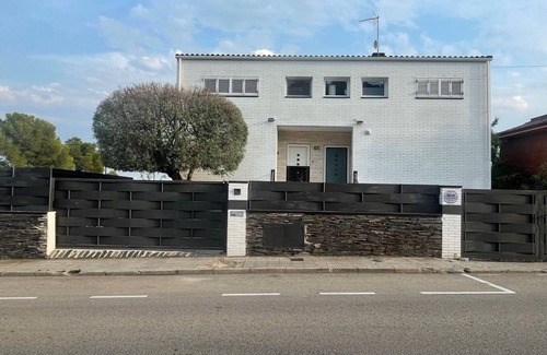 Palleja Casa | HOUSE 20km from BARCELONA, WITH SAUNA AND PRIVATE POOL. SEA AND MOUNTAIN VIEWS.