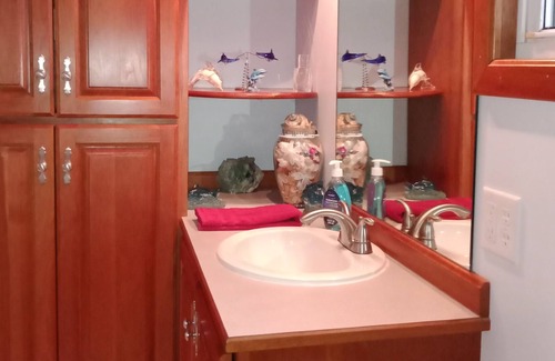 Lily Dale Casa | Casa, 2BR duerme 4, 1 ½ baño, frente al primer lago.