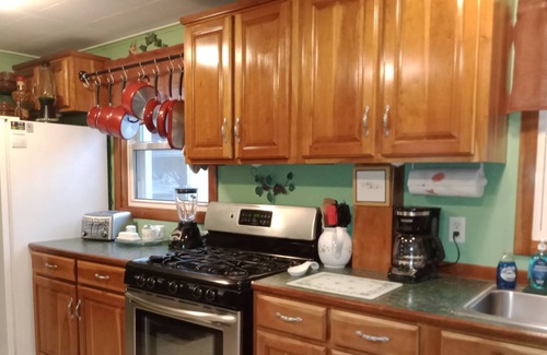 Lily Dale Casa | Casa, 2BR duerme 4, 1 ½ baño, frente al primer lago.
