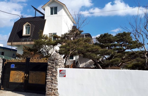 Cheongju Casa | Casa (2do piso solamente) con pinturas, parrilla de barbacoa, jardín