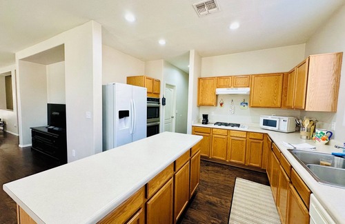 Surprise Casa | House- 3 Bedroom/ Loft/ 2 full bath/ 1 half bath