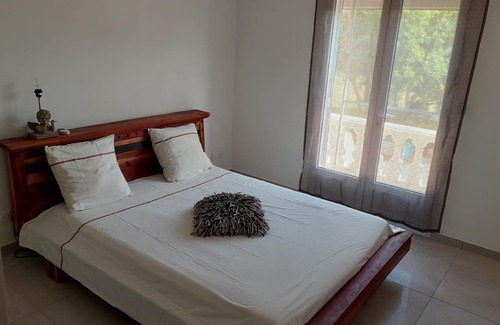 Saint-Martin-de-Crau Casa | Toda la casa (4 + 2 pers) con aire acondicionado en terreno cerrado, opción de piscina posible