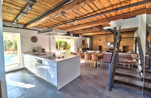 Cuers Casa | House 4 bedrooms-8 persons-large living room-2 bathrooms-garden and private pool