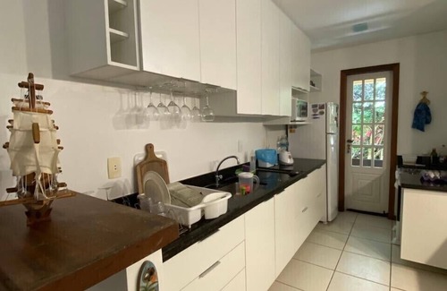Buzios Casa | Casa 4 bdr Condo centro cerrado Bz
