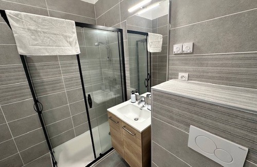 Satolas-et-Bonce Apartamento | House 40 With 5 Bedrooms Lechaffardcom