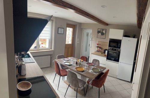 Colombier-Saugnieu Casa | House 90m2 from 2 to 10 people