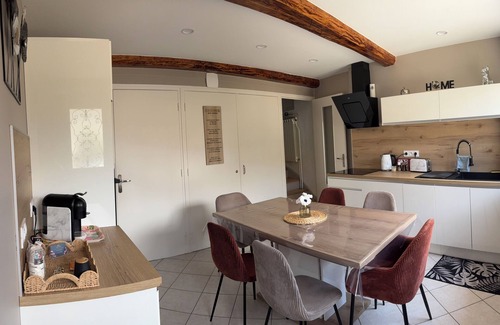 Colombier-Saugnieu Casa | House 90m2 from 2 to 10 people