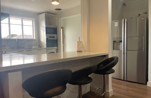 Thomastown Casa | House at Train station
