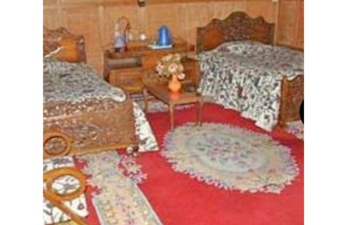 Dal Lake Alquiler De Eote | House Boat Garden Of Eden, Dal Lake