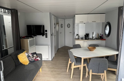 Schwerin Alquiler De Eote | Casa Barco 'Hausboot Marieke Führerscheinfrei' con vistas al lago, terraza privada y Wi-Fi