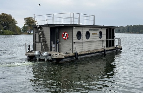 Schwerin Alquiler De Eote | Casa Barco 'Hausboot Marieke Führerscheinfrei' con vistas al lago, terraza privada y Wi-Fi