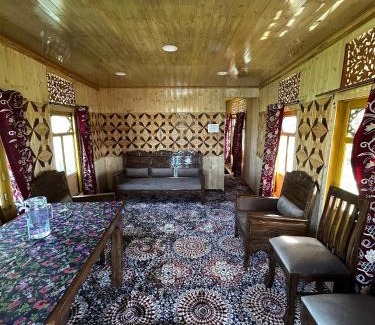 Sudarbal Alquiler De Eote | House boat house of common