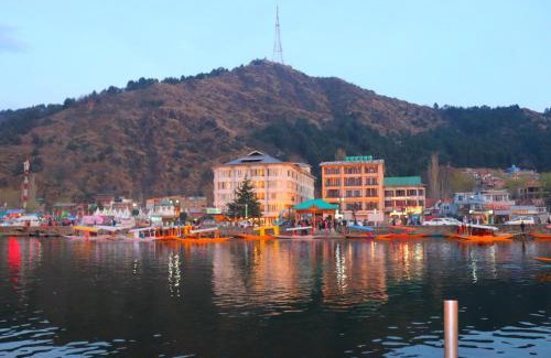 Dal Lake Alquiler De Eote | House Boat New Pala Palace
