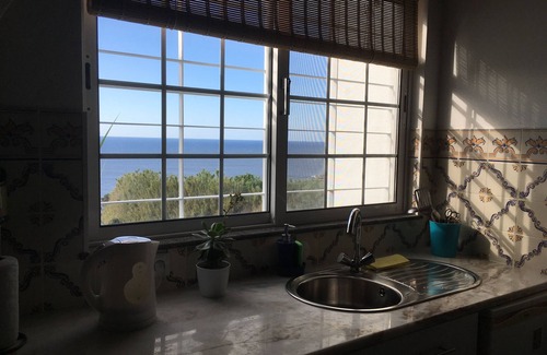 Ribeira Grande Casa | Casa junto al mar con terraza e impresionantes vistas.