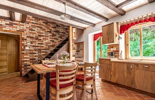 Kanal Casa | House By The Stream - Happy Rentals