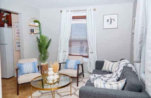 Saint-Edmond Casa | House7bedrooms |3salons|Private garden |14pers |Beautiful decor|35min Montréal✈️