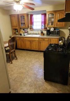 Aliquippa Casa | House can sleep 8 or more people