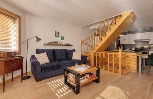 Sainte-Seraphine Chalet De Esquí | House/cottage on the edge of the forest