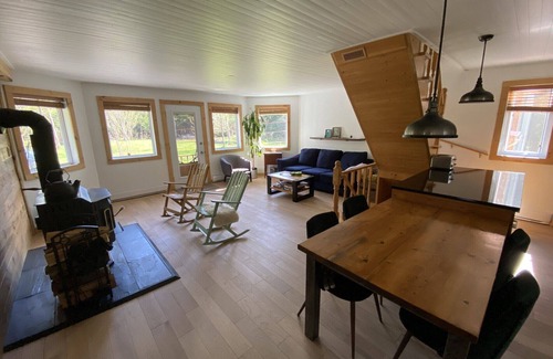 Sainte-Seraphine Chalet De Esquí | House/cottage on the edge of the forest