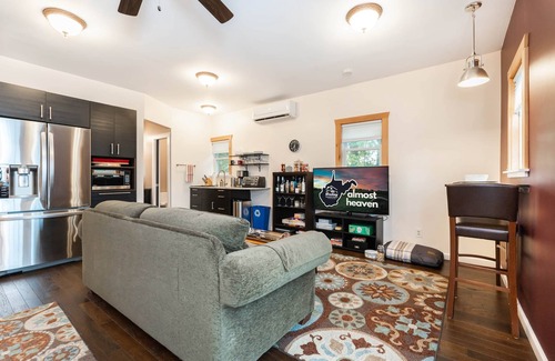 Summit Point Casa | House & Cottage in Summit Point - Wild & Wonderful