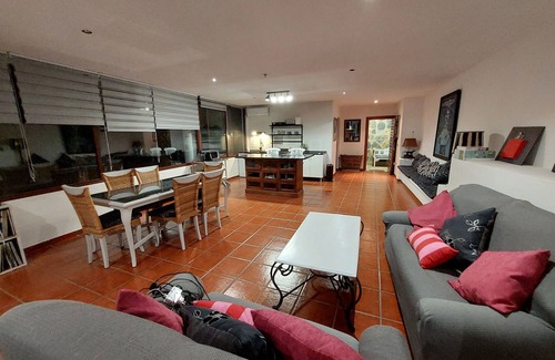 Urbanizacion el Rosario Casa | Casa dividida en 2 Apartamentos suites piscina privada y1500m2 de jardín privado