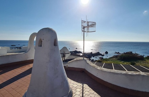 San Stefano Casa | Posición dominante de la casa en el mar con jardín