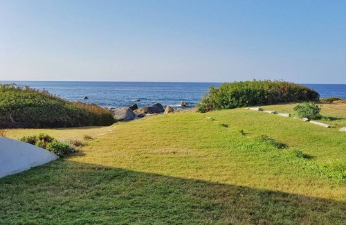 San Stefano Casa | Posición dominante de la casa en el mar con jardín
