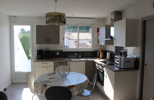 La Tremblade Casa | Casa en el centro, garaje, acceso a internet, terraza, patio privado cerrado