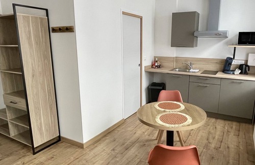 Lens Casa | Casa-Ejecutivo-Baño en la habitacion-Balcón-1er étage