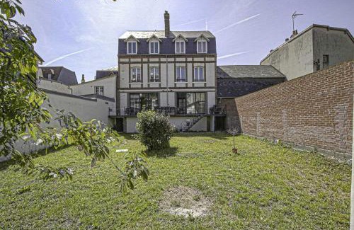 Deauville City Centre Casa | House for 18 people with cinema Place Morny