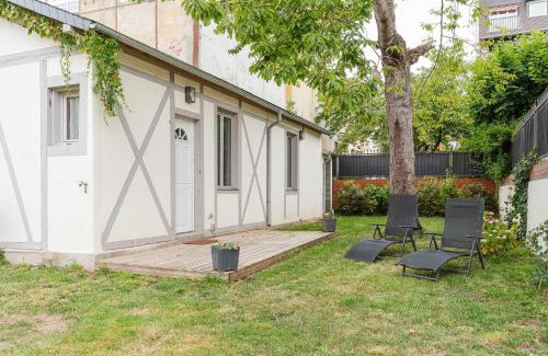 Deauville City Centre Casa | House for 18 people with cinema Place Morny