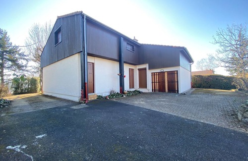 Thiers Casa | House for 2 to 12 people, residential area