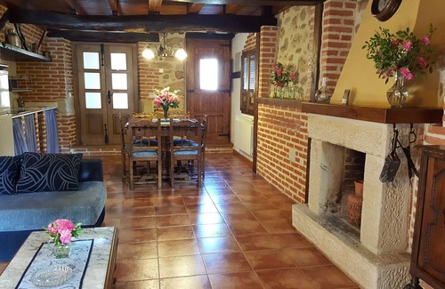 Penamellera Alta Cabaña | Casa para 4 pax.Picos de Europa.Jardín,barbacoa,parking,columpios,Wifi gratis.