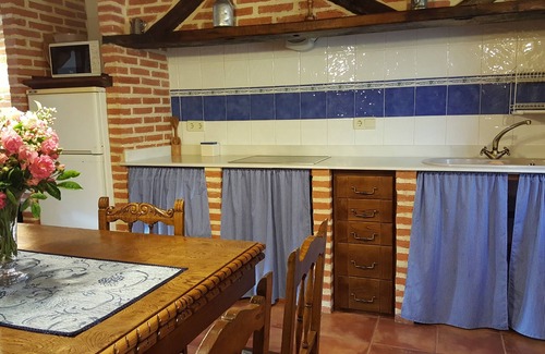 Penamellera Alta Cabaña | Casa para 4 pax.Picos de Europa.Jardín,barbacoa,parking,columpios,Wifi gratis.